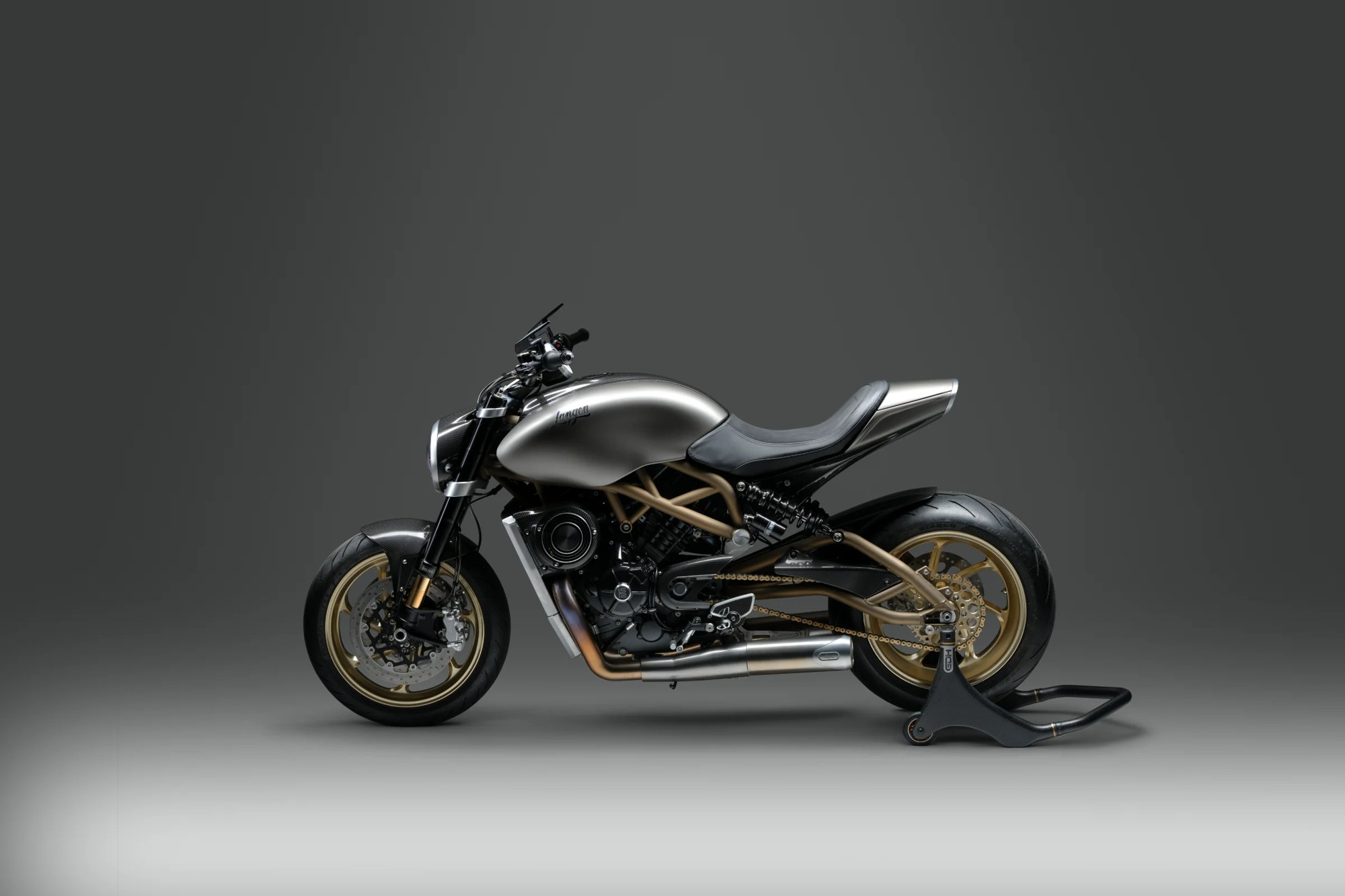 Lightspeed, front three-quarter, studio