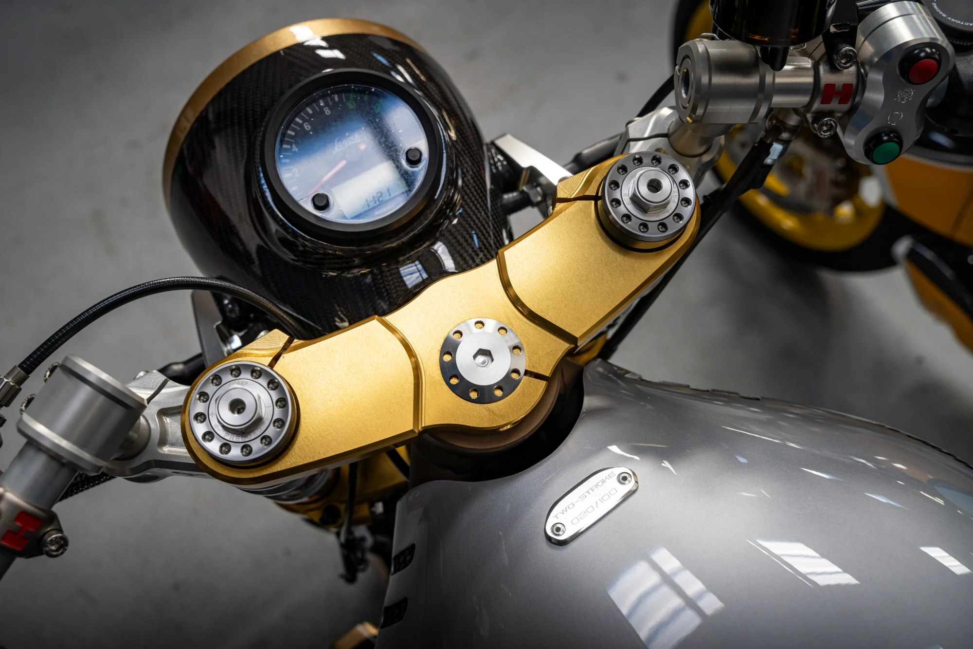 Two Stroke gold-anodised yokes and instrument